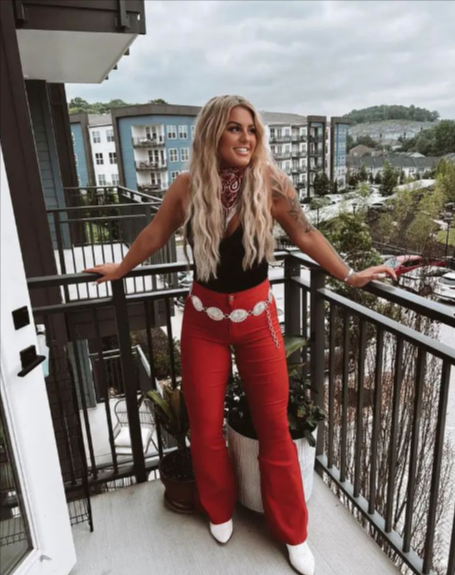 well-fitted jeans and a chic top well-fitted jeans and a chic top