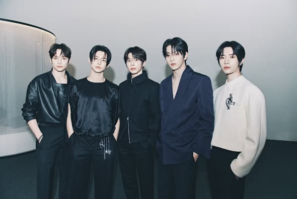 TXT (Tomorrow X Together) TXT (Tomorrow X Together)